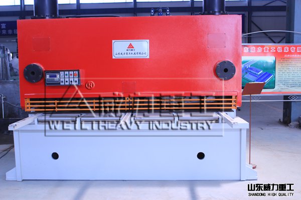 液压剪板机厂家山东威力重工生产的液压摆式剪板机