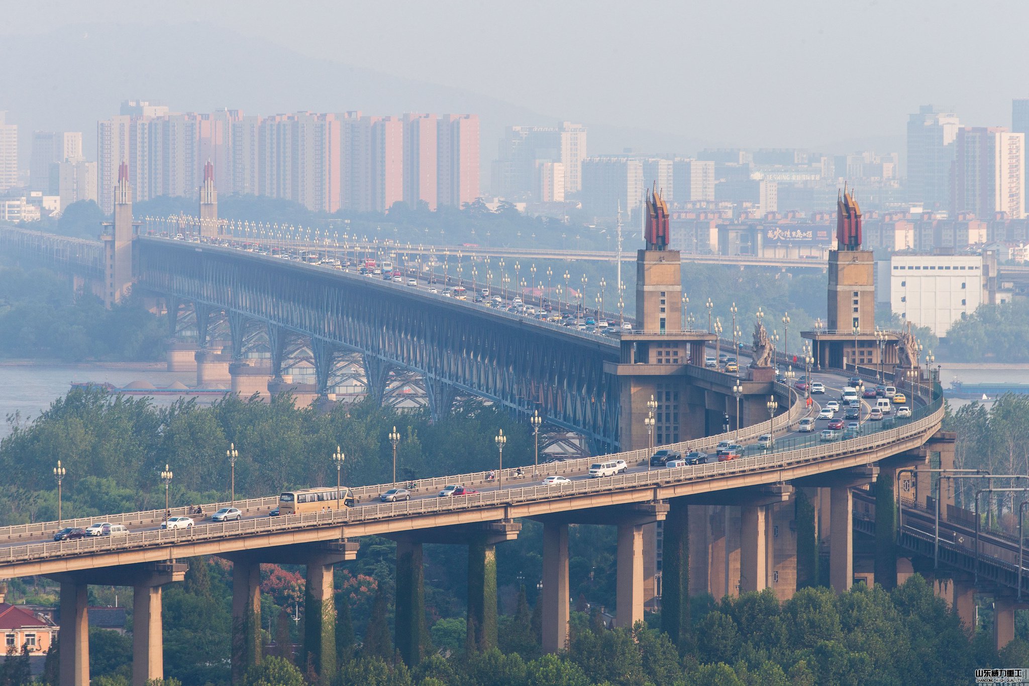 长江大桥封闭大修：剪板机在建筑领域的应用
