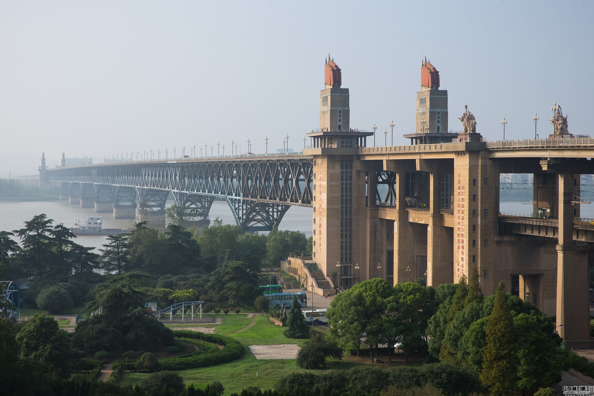 长江大桥封闭大修：剪板机在建筑领域的应用