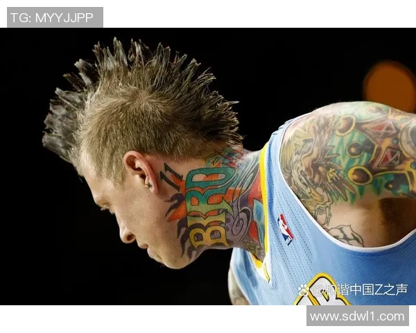 足球明星身上的纹身背后隐藏的故事与文化意义解析